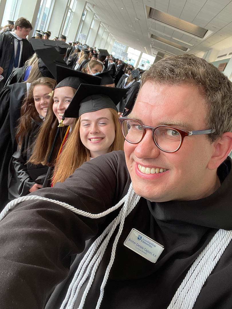 On Sunday, May 8, 2022 Assumption University celebrated the graduation of the Class of 2022. Brother Daniele Caglioni, an Assumptionist who works with campus ministry, was able to celebrate with the students!