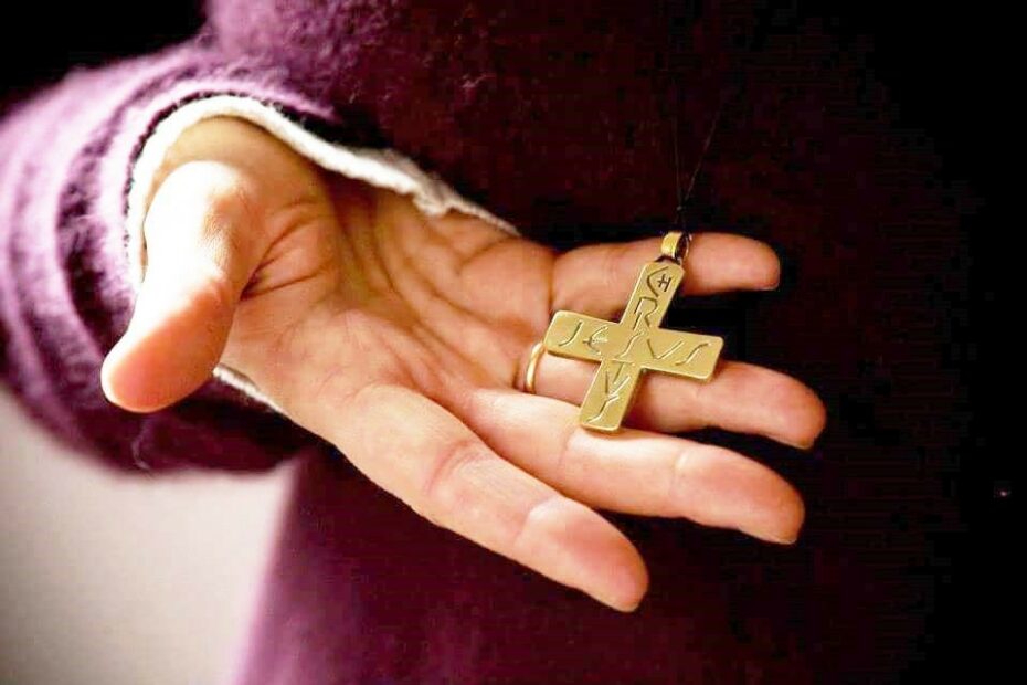 Cross in the hand