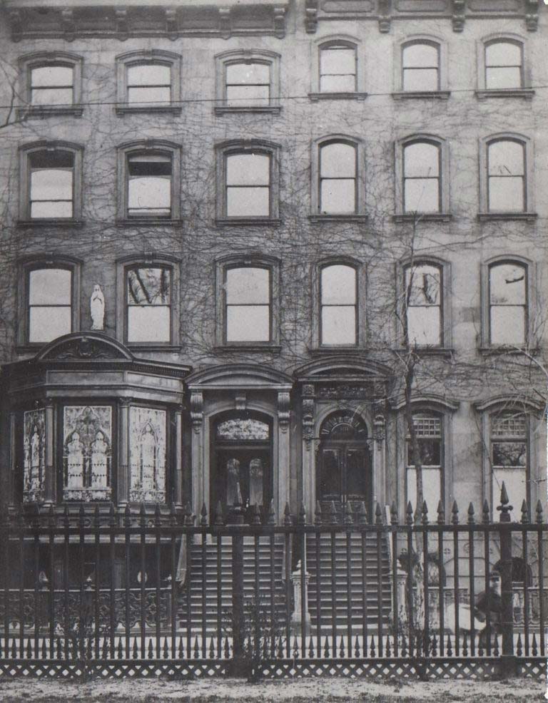 The House of the Little Sisters in New York, acquired in 1892, at n°312, on 15th Street 